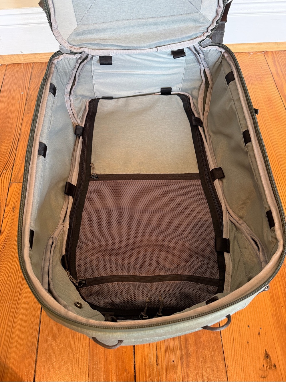 NWOT Peak Design 45L Travel Backpack in Sage Green - Picture 10 of 11